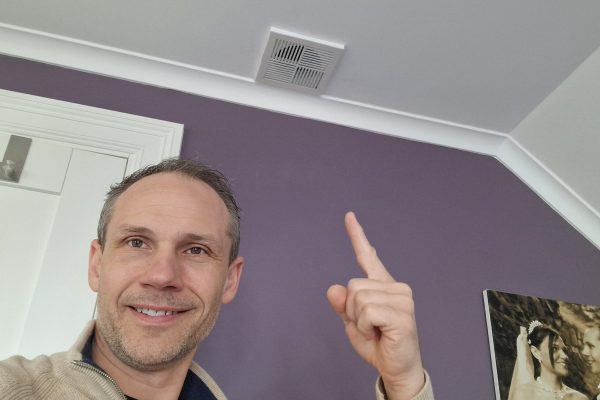 Villaägare som får hjälp med ventilation, inomhusklimat och sotning