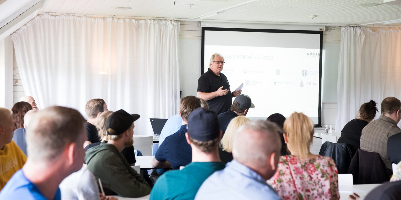 Gösab tekniker hjälper fastighetsägare med ventilation och teknisk service