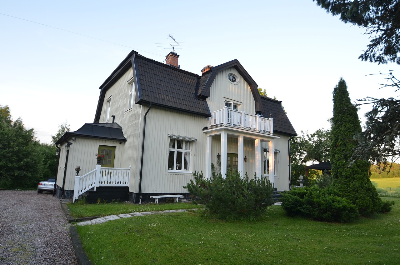 Äldre villa med självdragsventilation – ett vanligt ventilationssystem i svenska hus